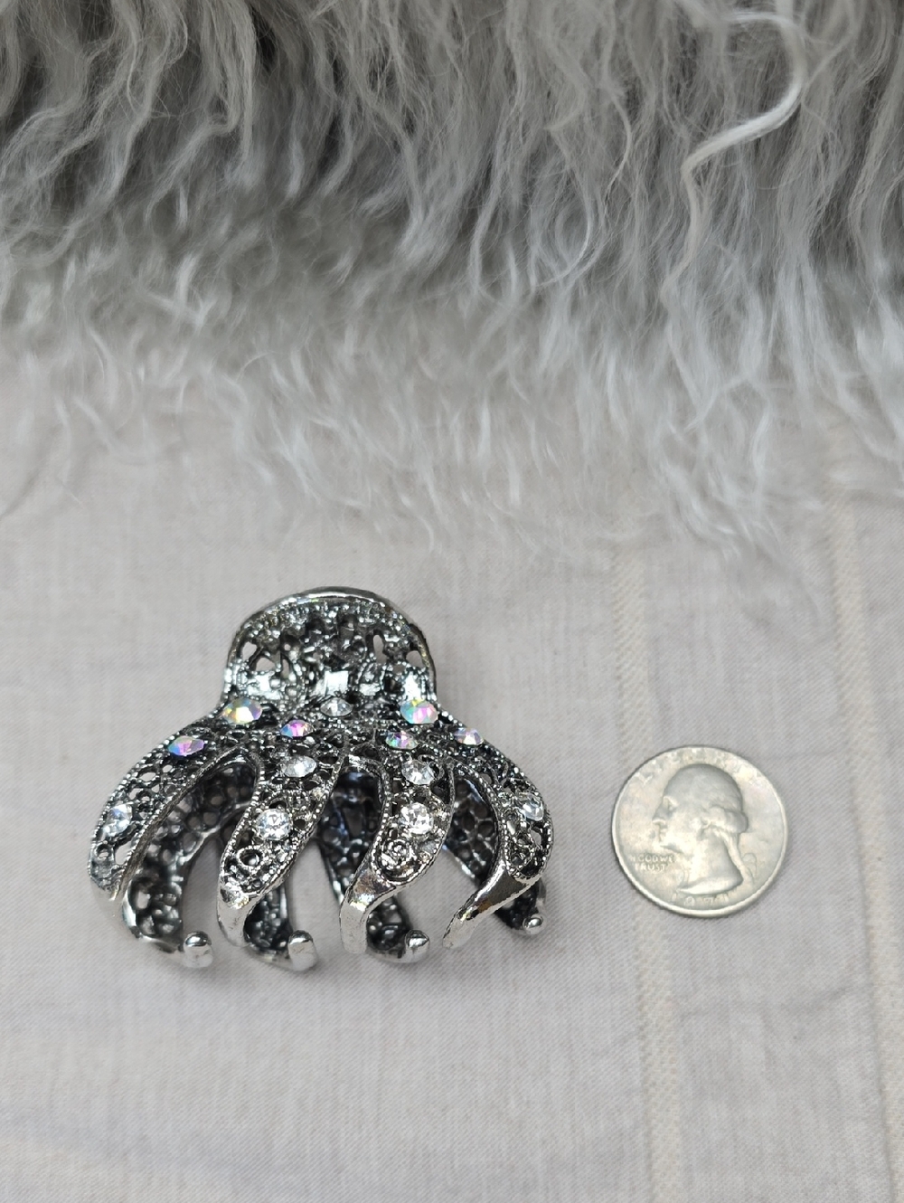 Vintage Style Rhinestone Filigree Claw Clip - Picture 9 of 10
